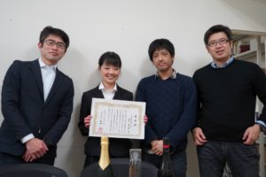 橋本さんが神戸大学学長表彰を受けました。