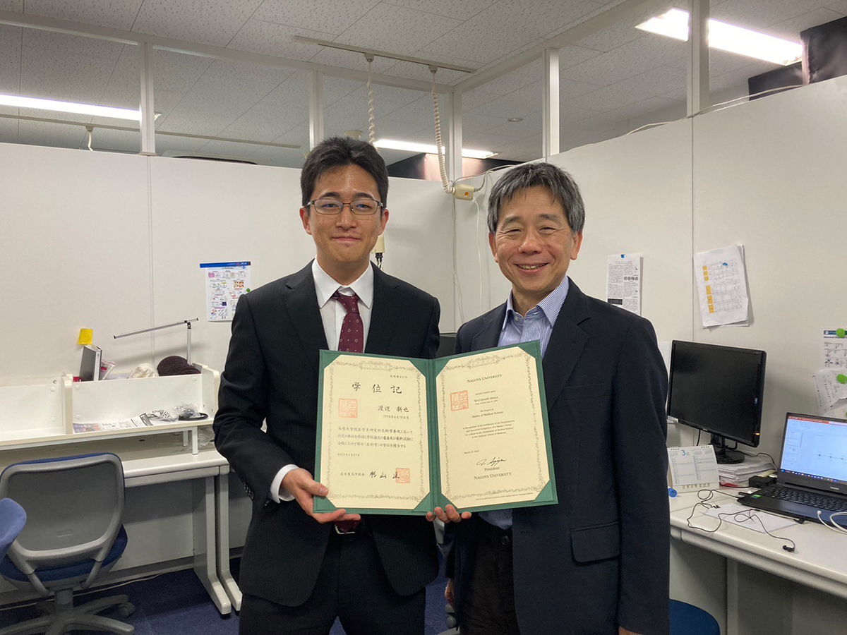 渡辺新也さんが修士号を取得されました。