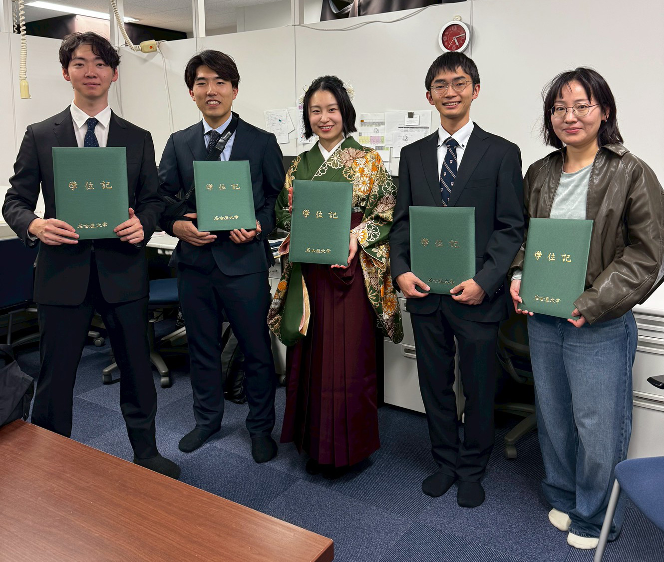 基礎セミナーの学生さん（水谷さん・鬼頭さん、佐々木さん、藤田さん）、博士課程の学生さん（汪 星星さん）が卒業されました。