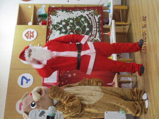 クリスマスの仮装をした参加者