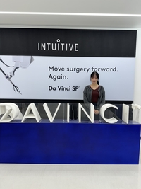 丹羽_ロボット手術センターにて.jpeg