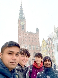 山田真_初週のテスト後、雪のOld Townにて.jpg